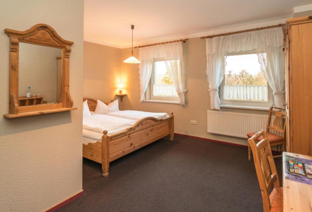 Landhotel Weingut Schulze Freyburg Buitenkant foto